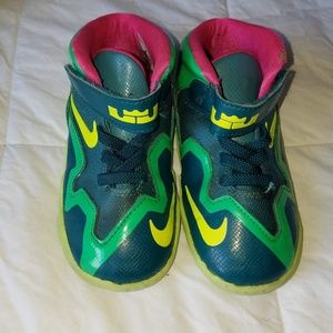 LEBRON 11-DARK GREEN 8C